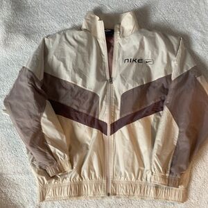 Nike wind breaker size M